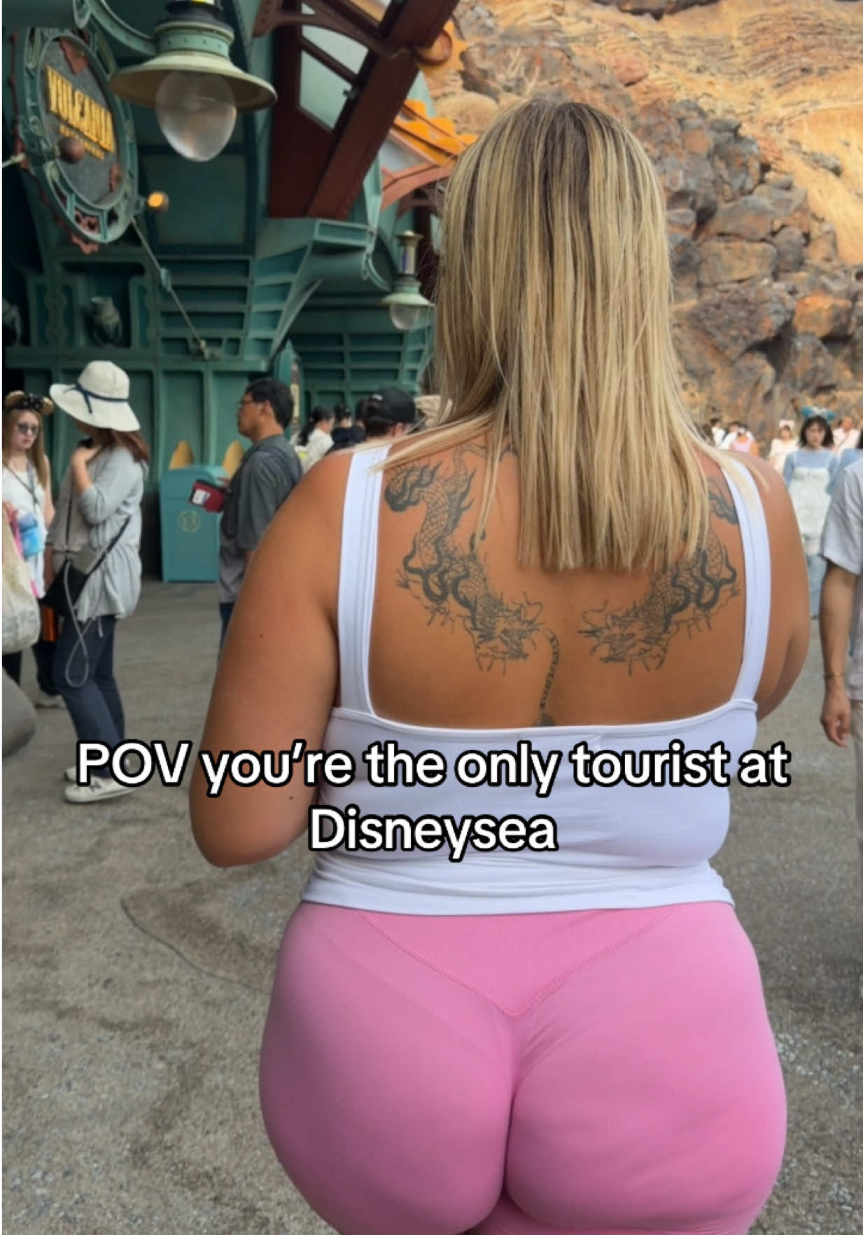 @curvymamilau