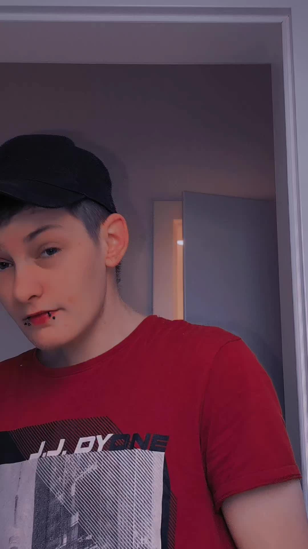 @™