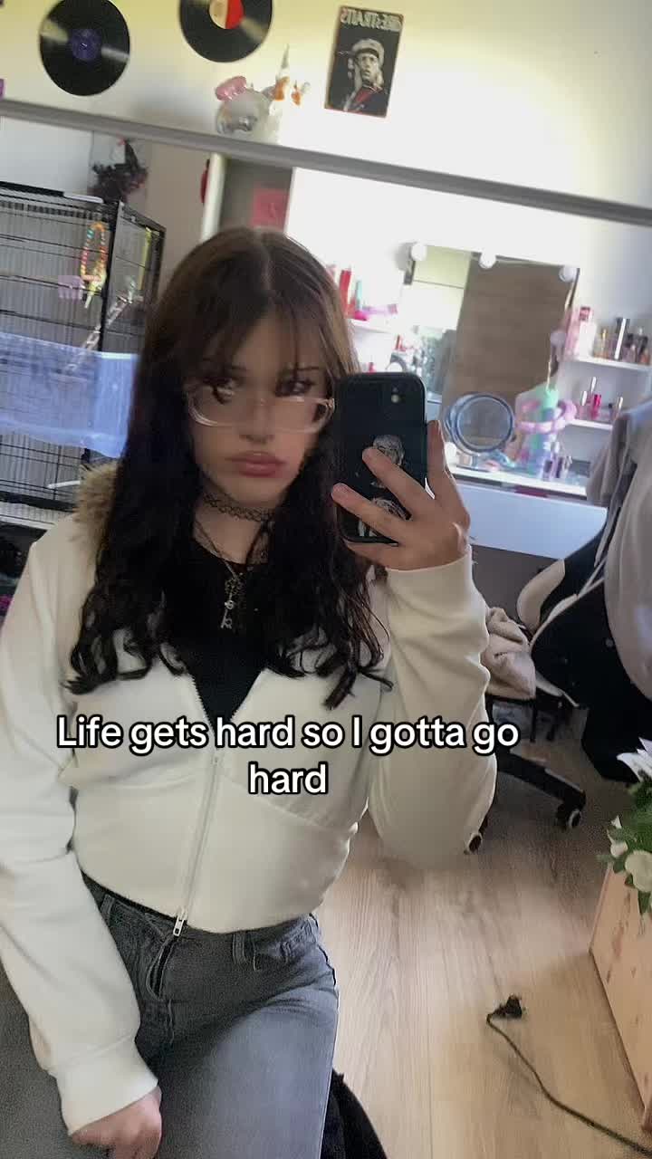 @lovelypeepzz