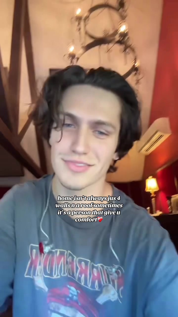 @𝘤𝘩𝘢𝘴𝘦 𝘧𝘰𝘭𝘭𝘰𝘸𝘴<3
