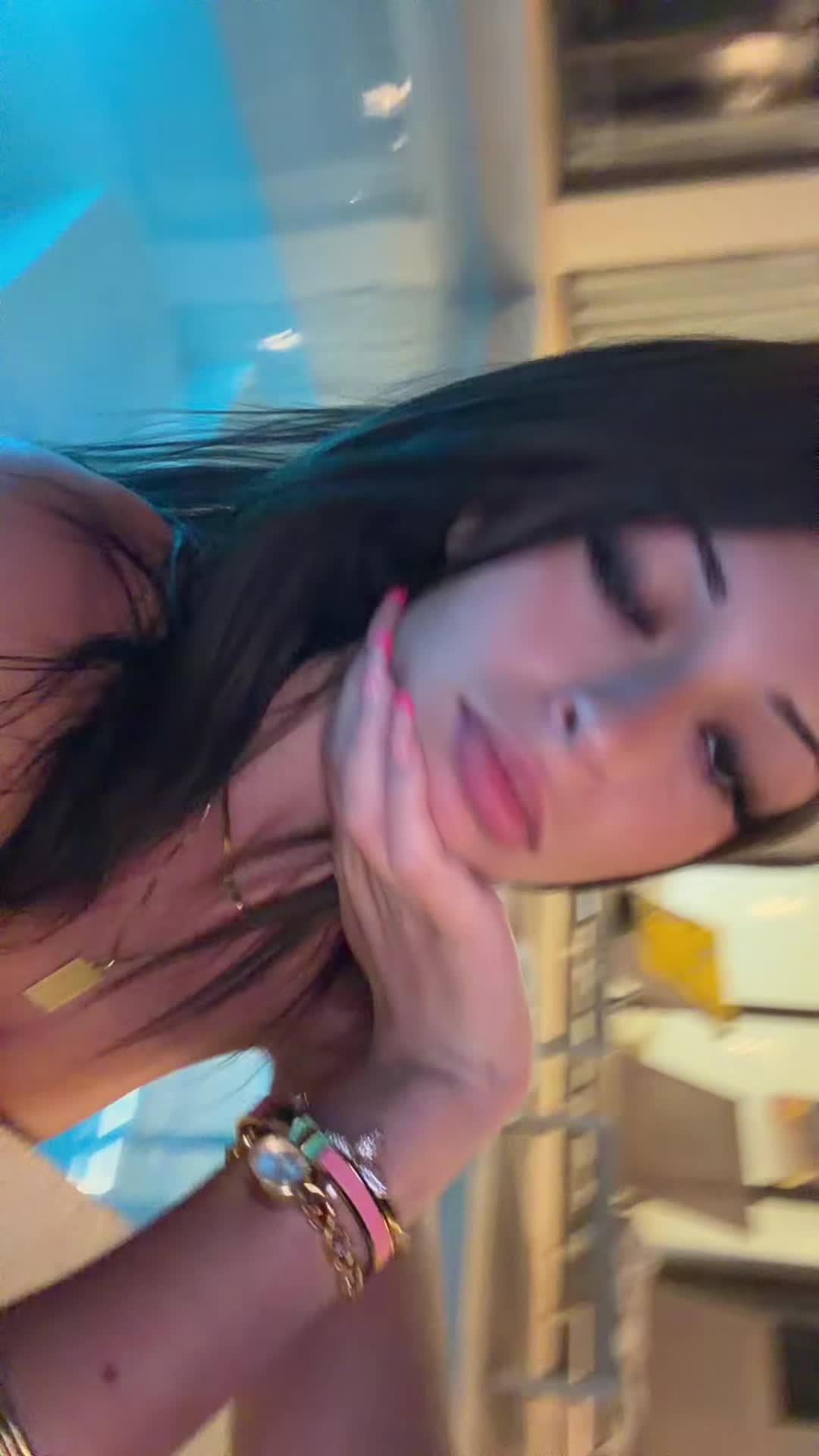 @CL.LSTN
