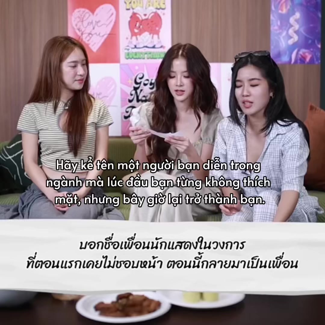 @ph&iacute;a t&acirc;y bầu trời