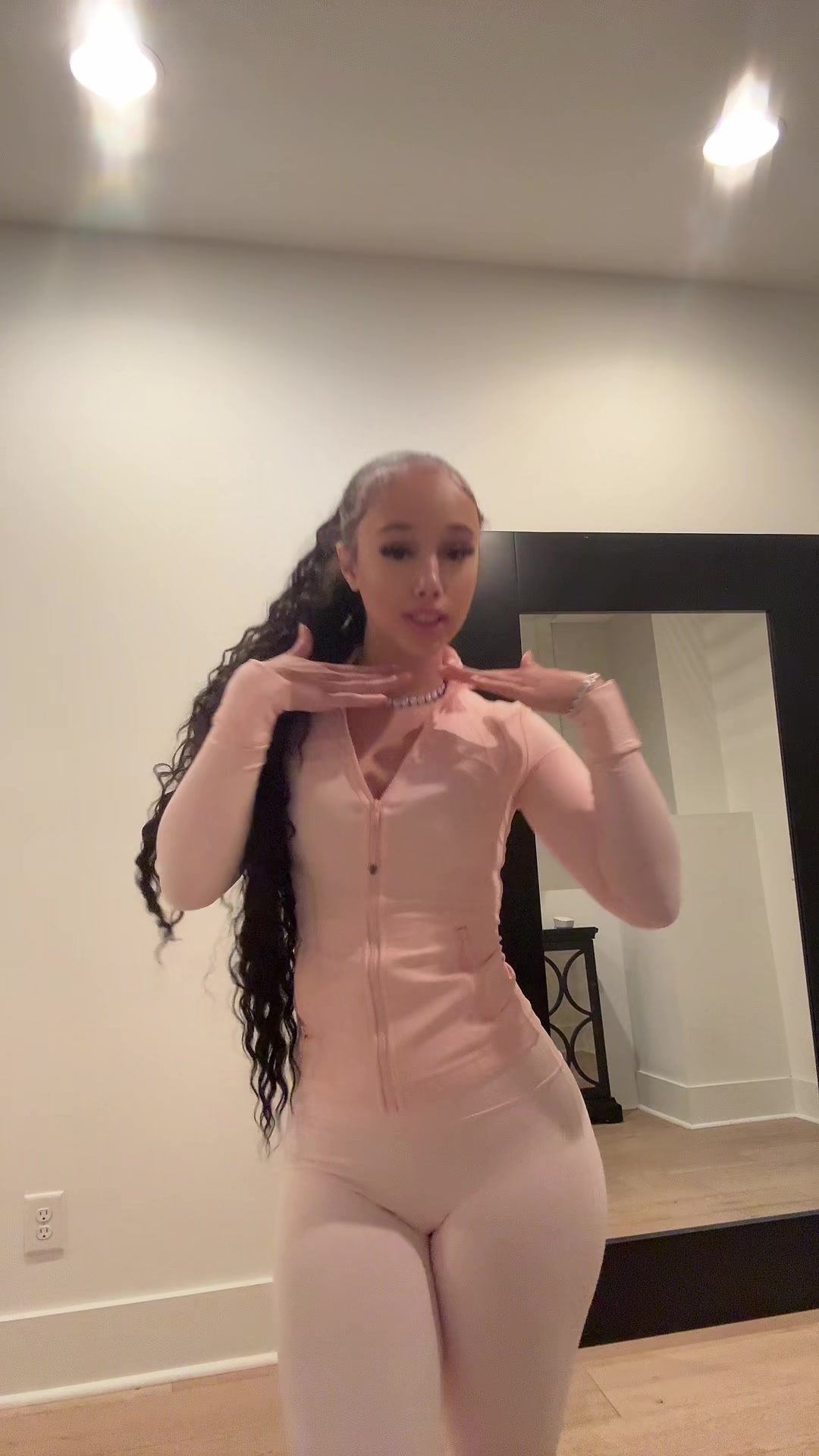 @🐰