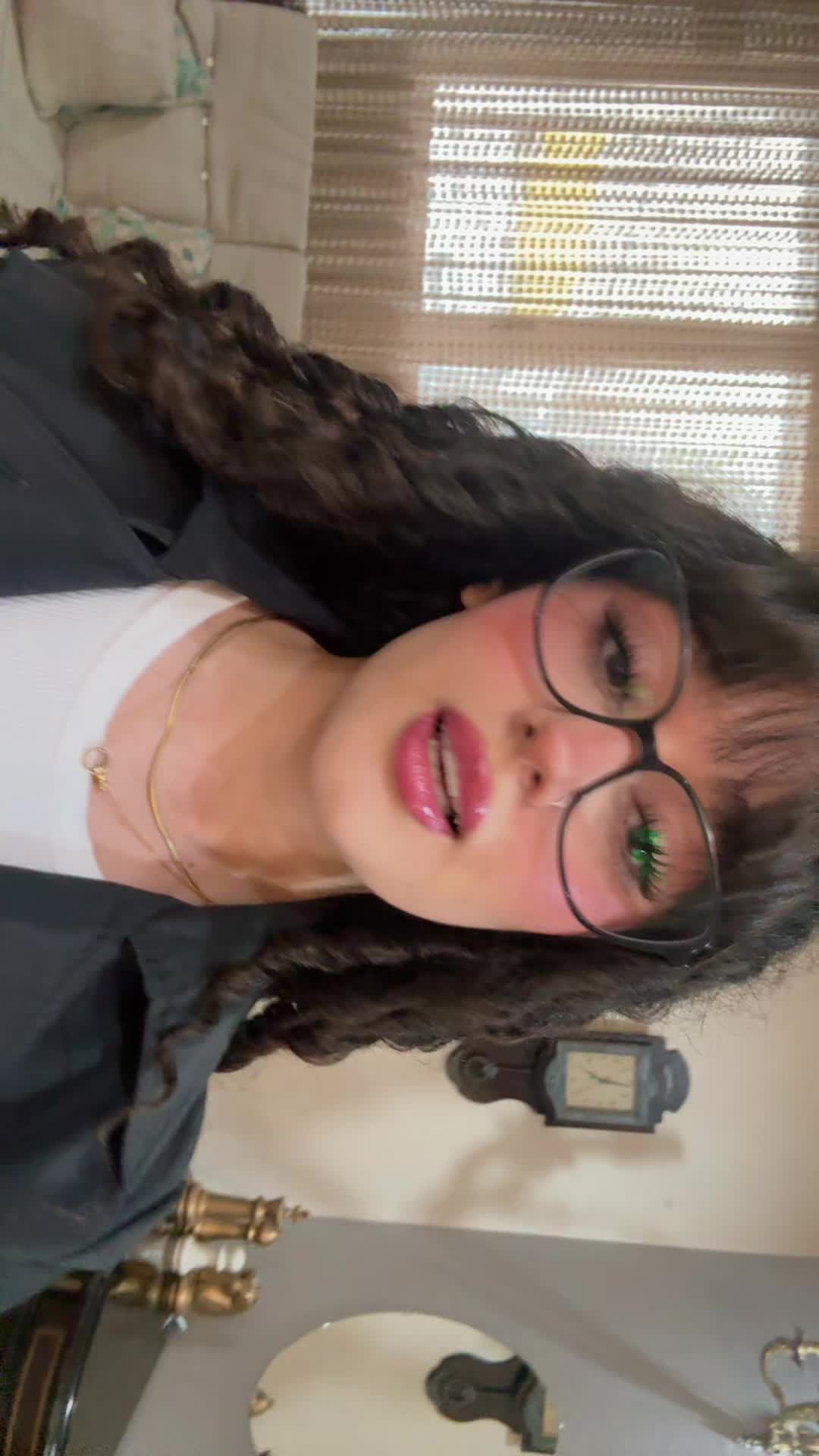 @iihelliyaa