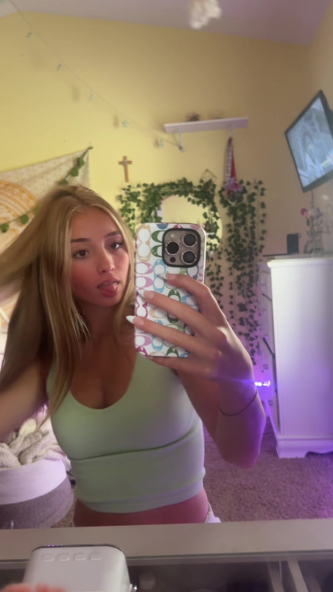 @😗💚