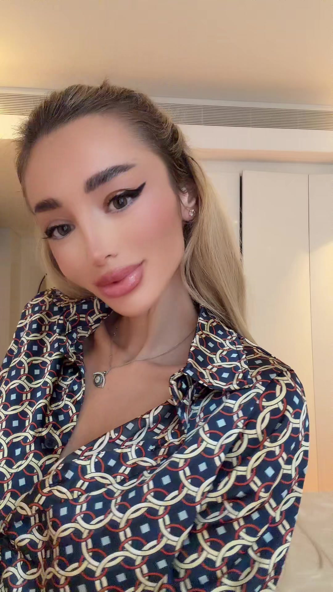 @🇦🇪 Nicole Semionov