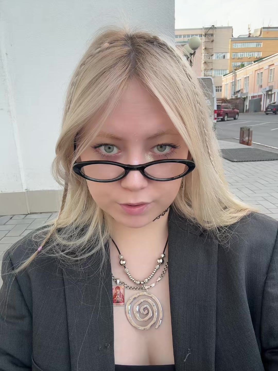 @Lika369