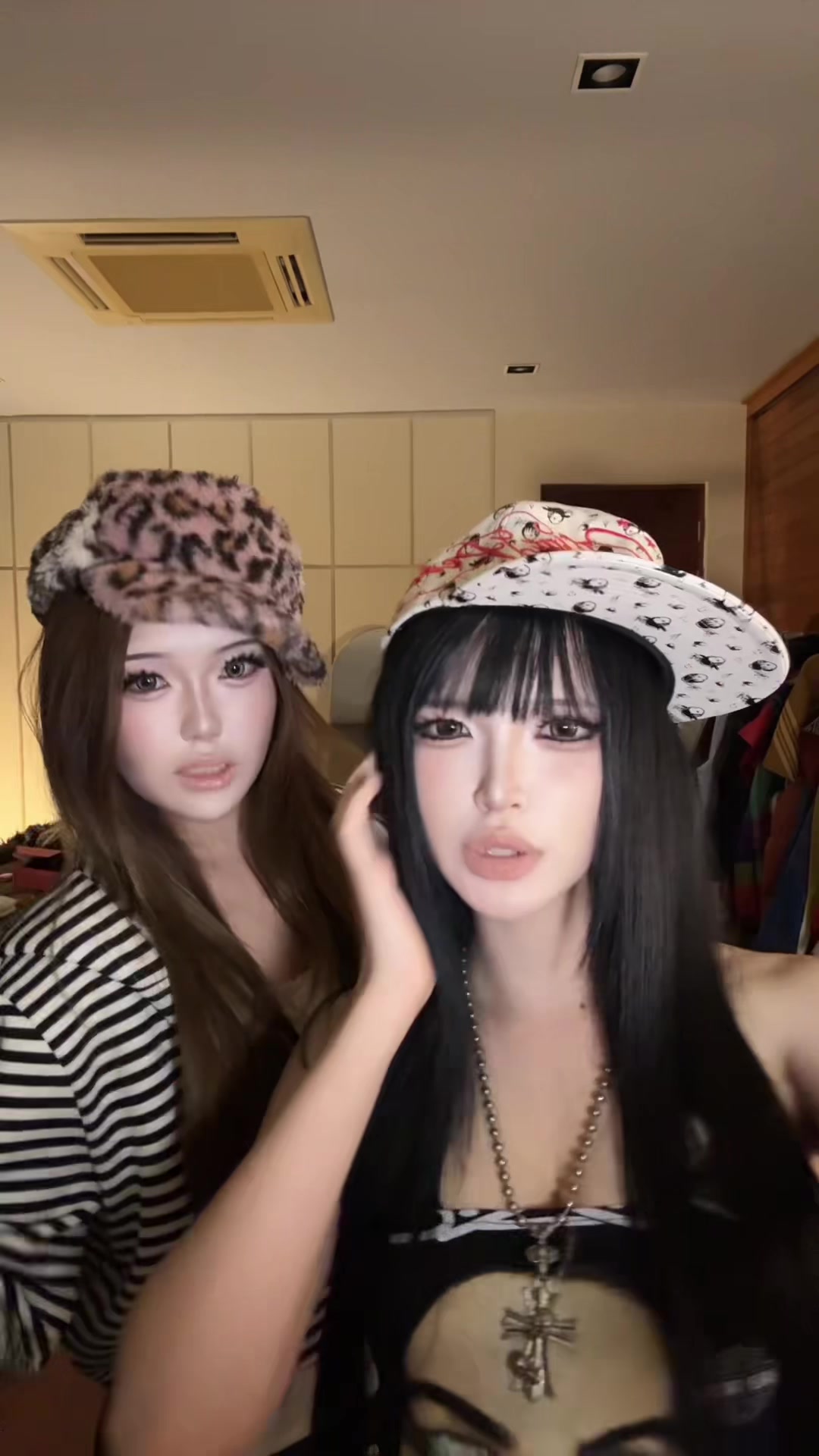 @yeshelys