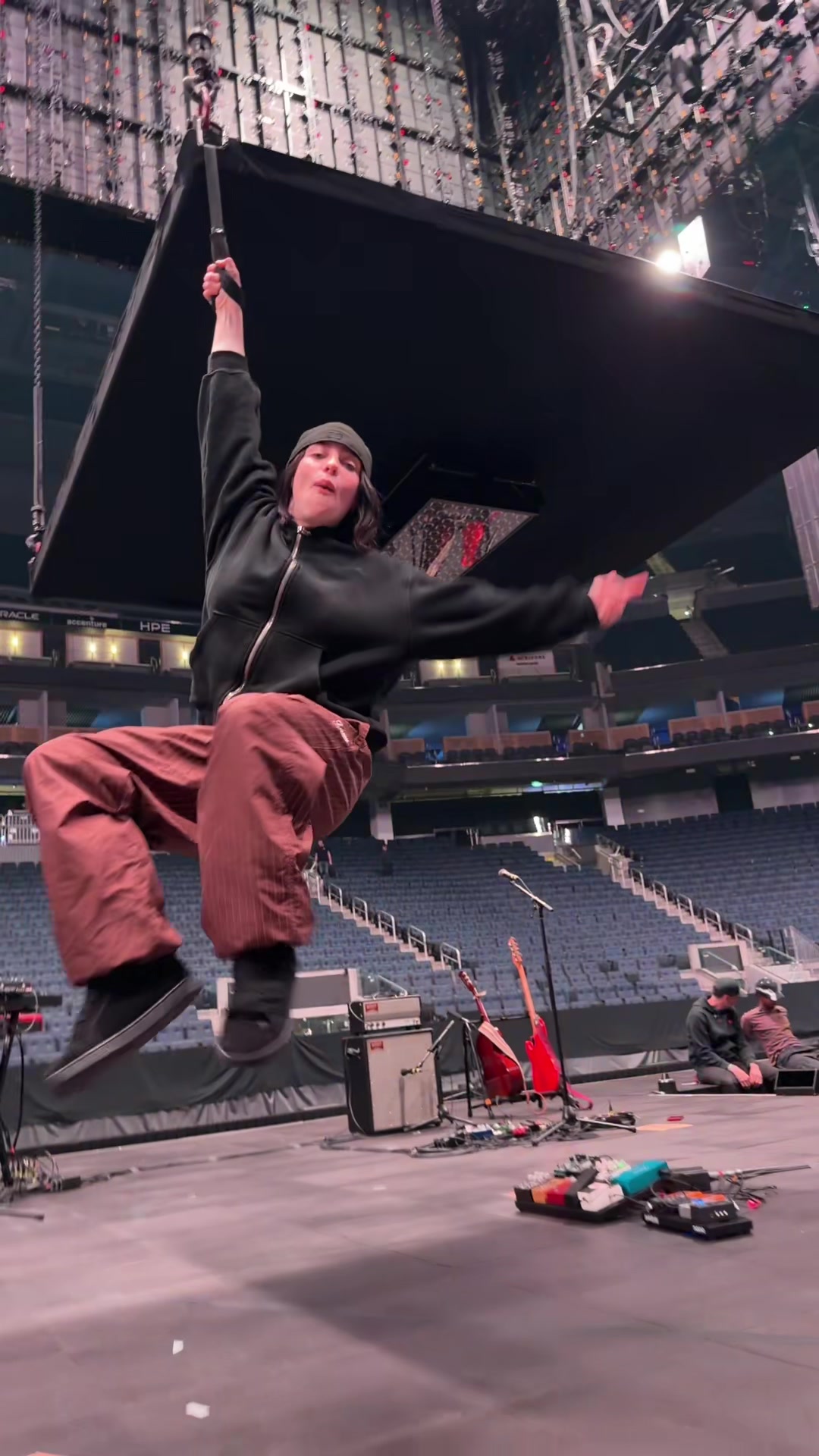 @BILLIE EILISH