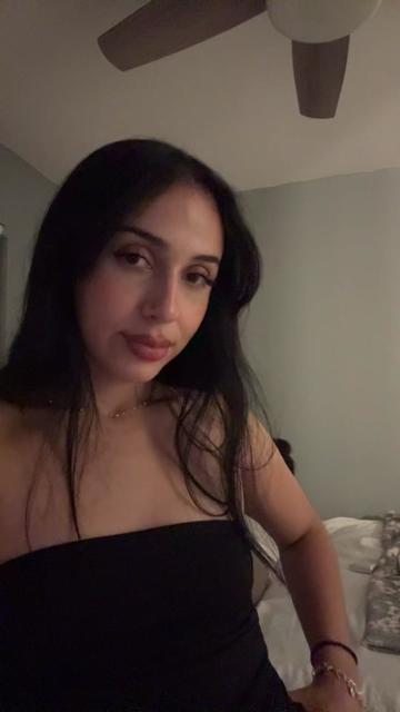 @•