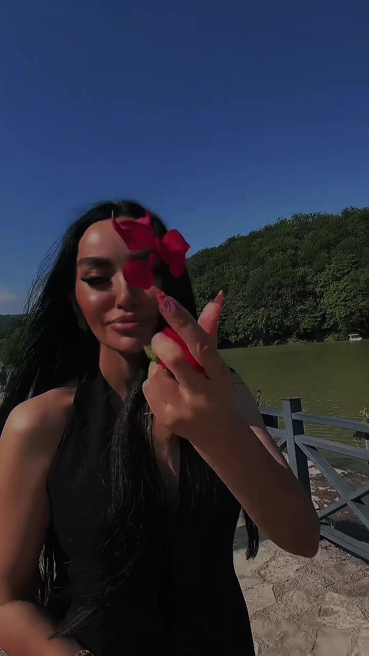 @theaynura