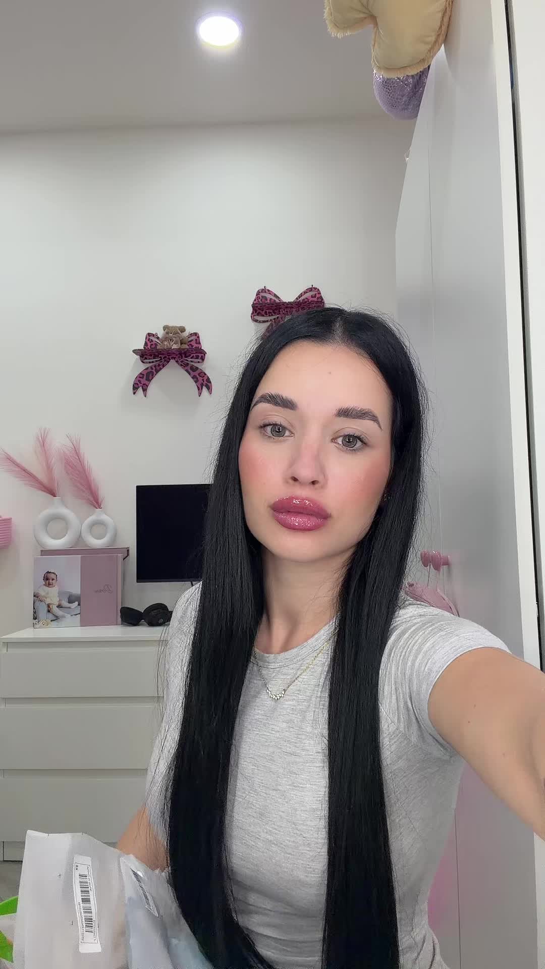 @tonyesara