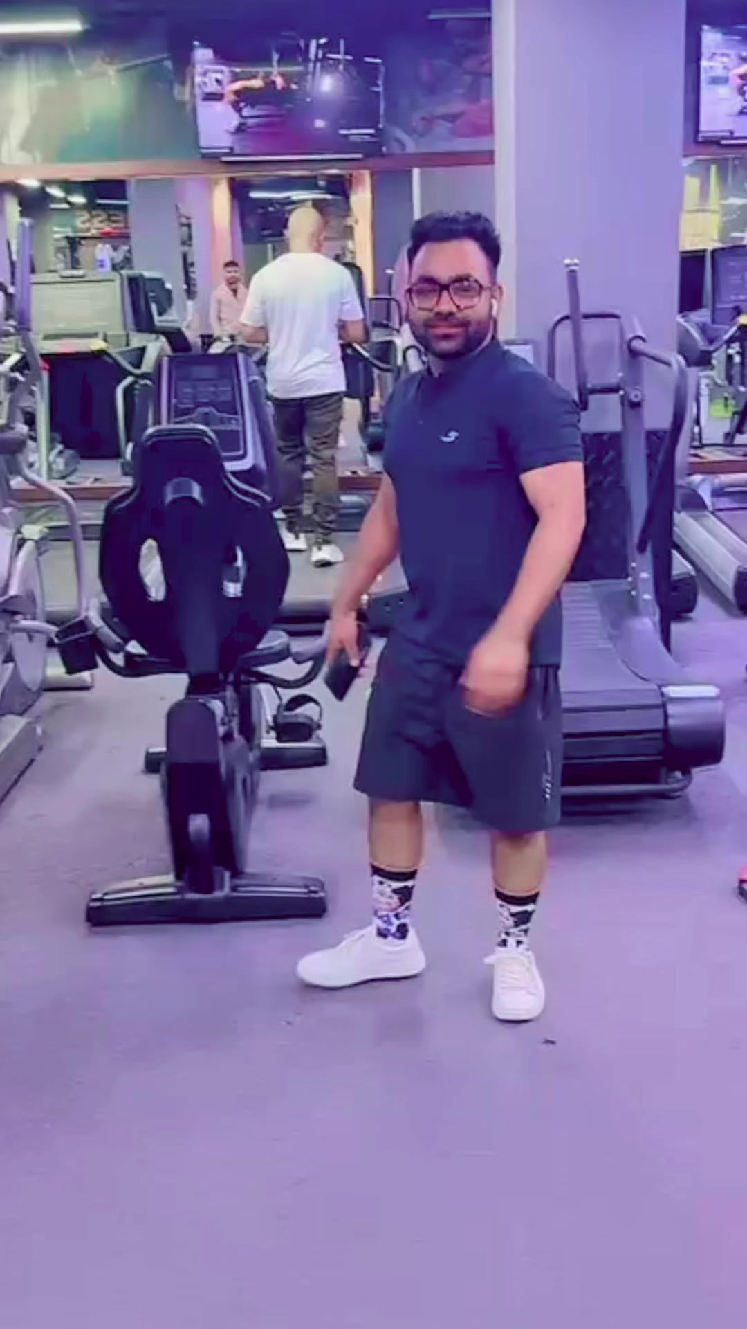 @SAHIL94🇰🇼🧡😎