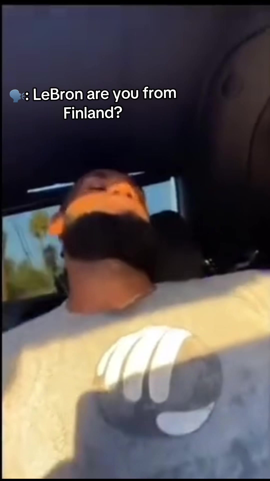 @🦅