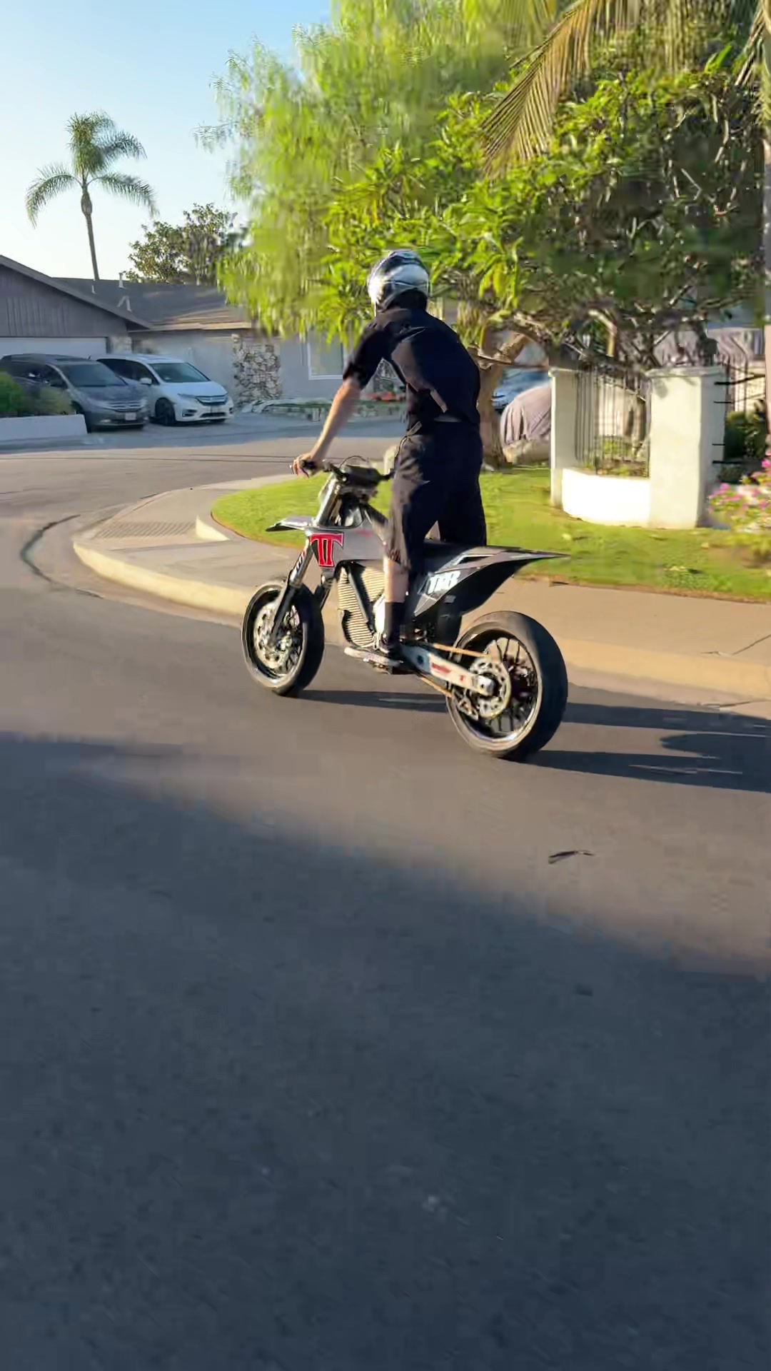 @andrewtwistthrottle