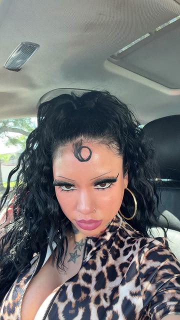 @pinkybaddazz
