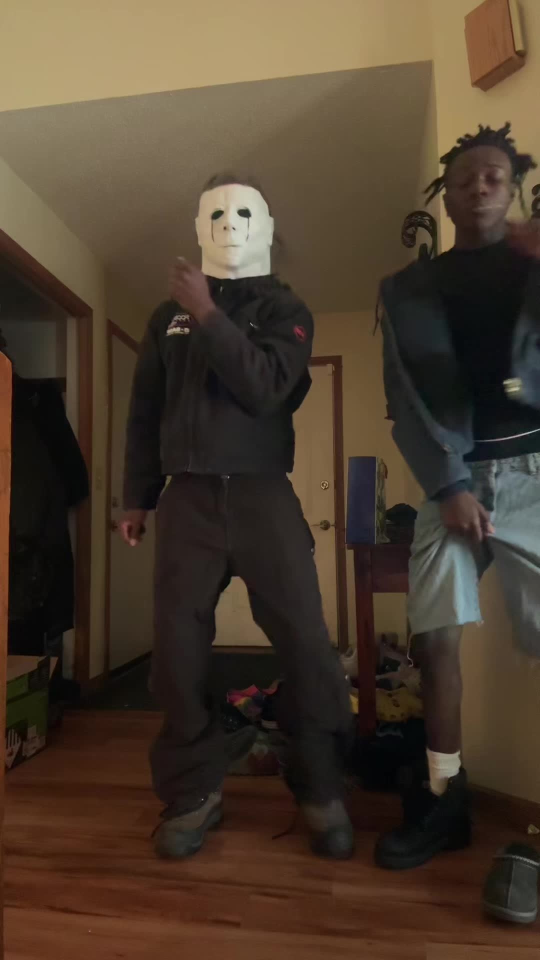 @apfourr