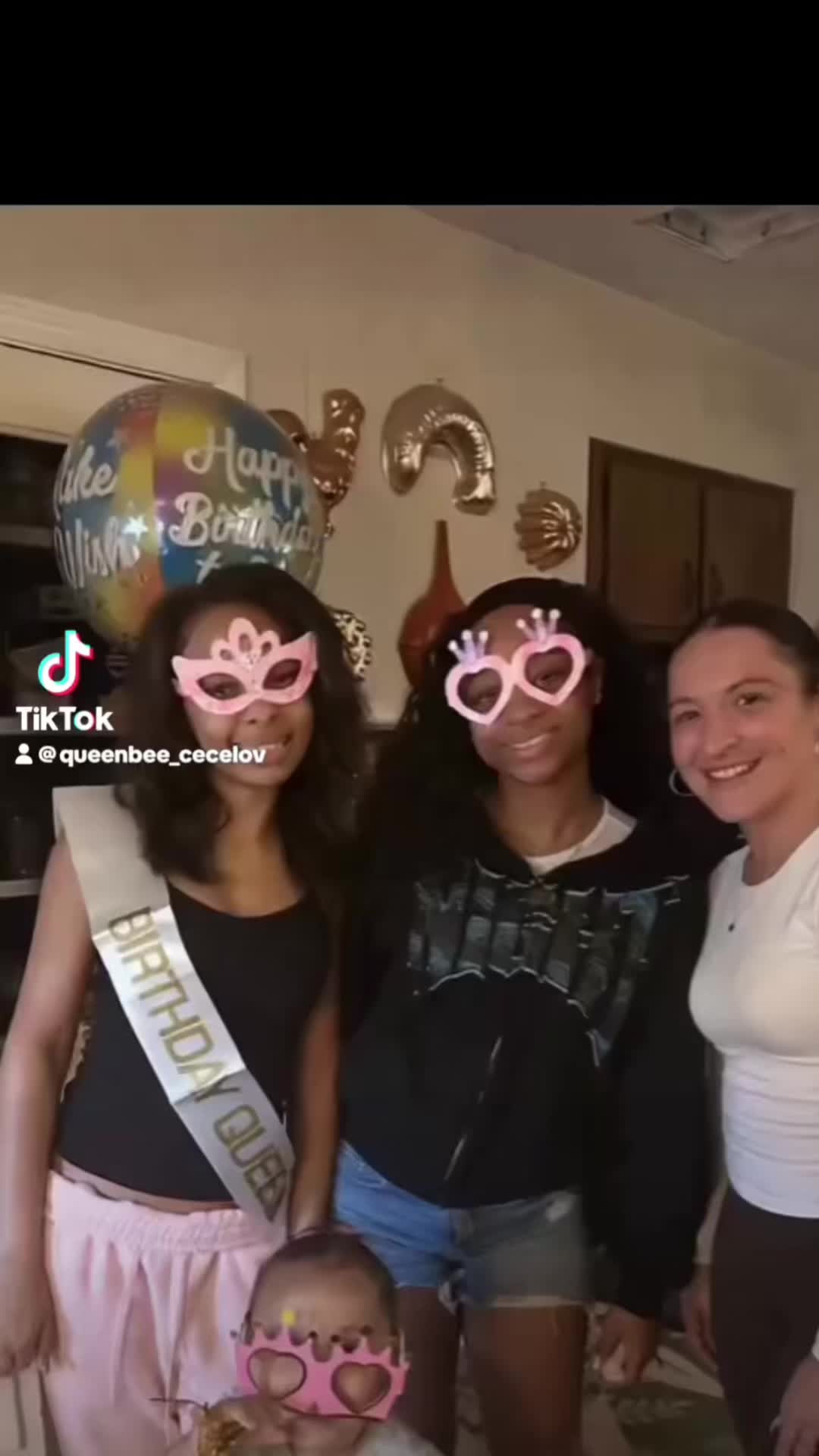@queenbee_cece