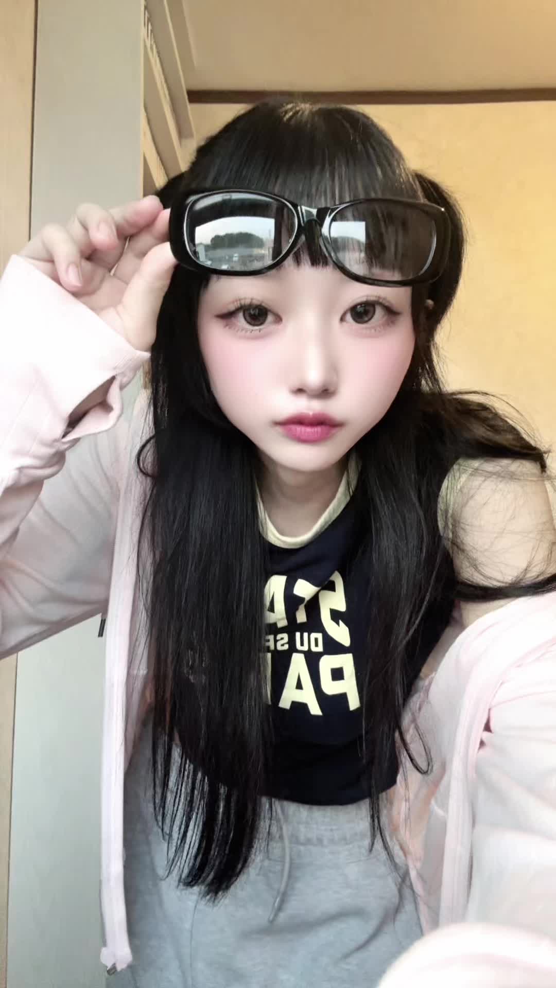 @か