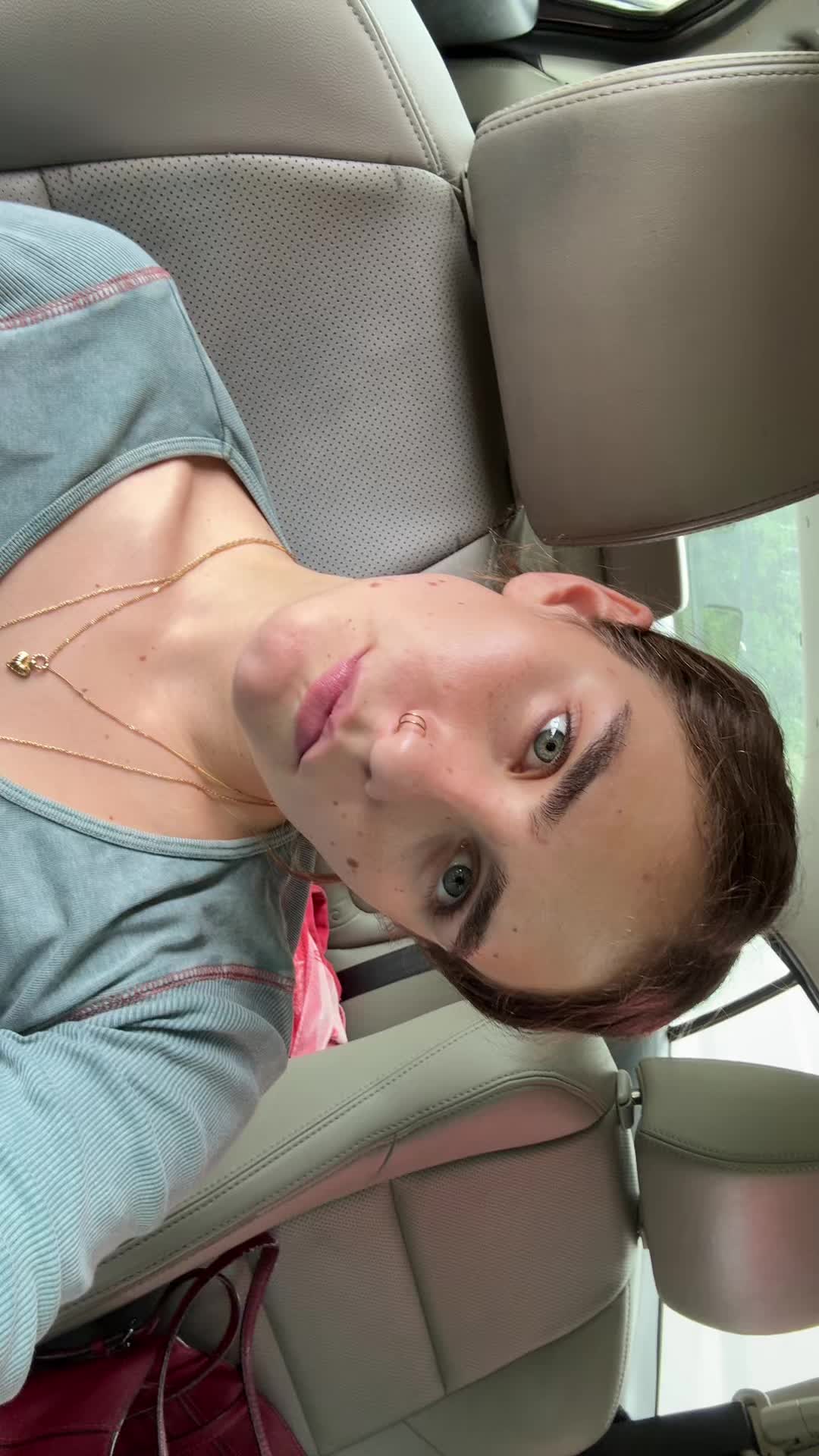 @🐝