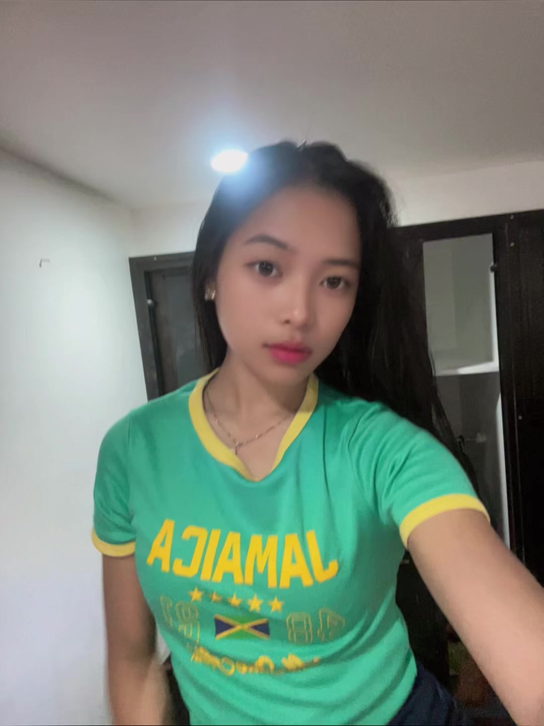 @🫦