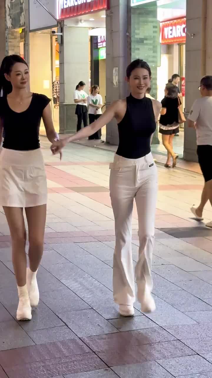 @Sally 王雪莉 大笑笑