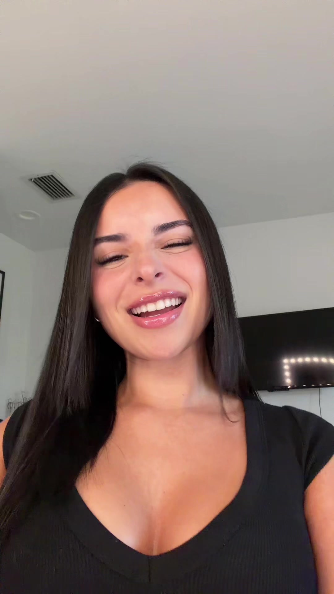 @vickyguez