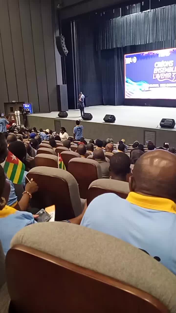 @Akoli Penoukou