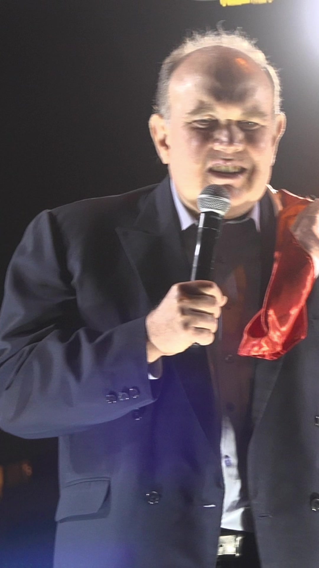 @Rafael López Aliaga