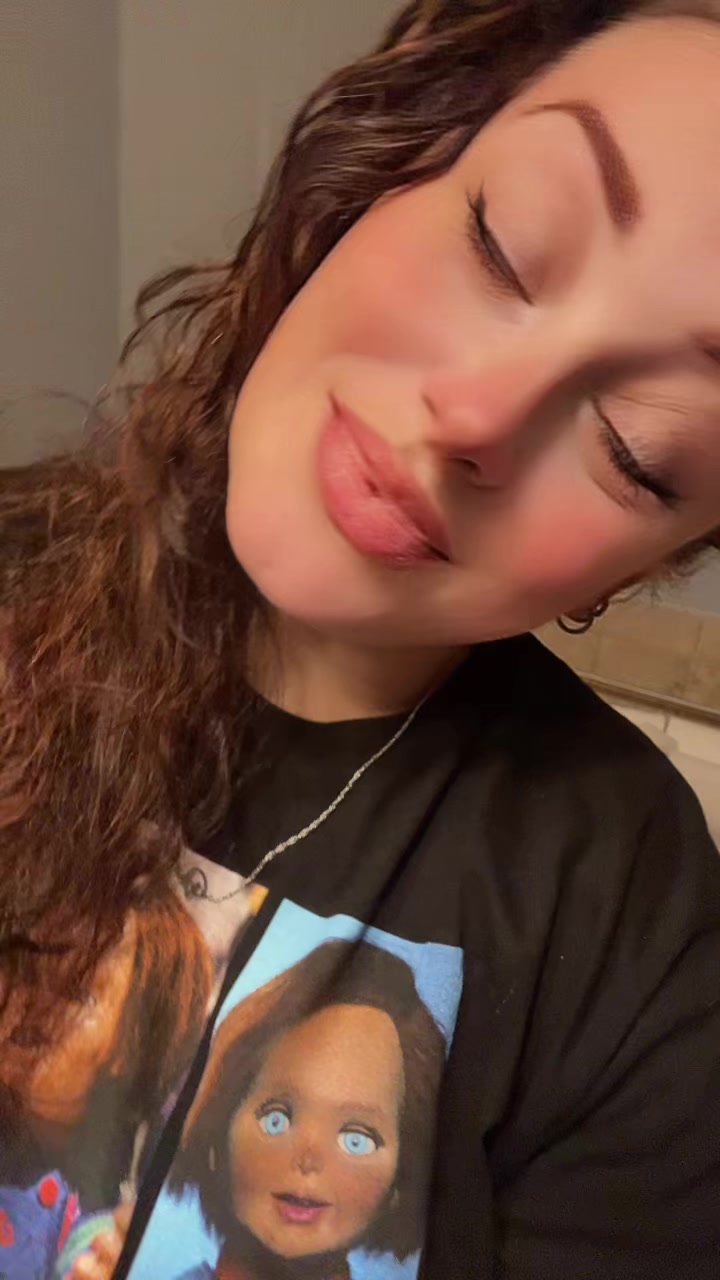 @JustASmallTownGirl🩷💜