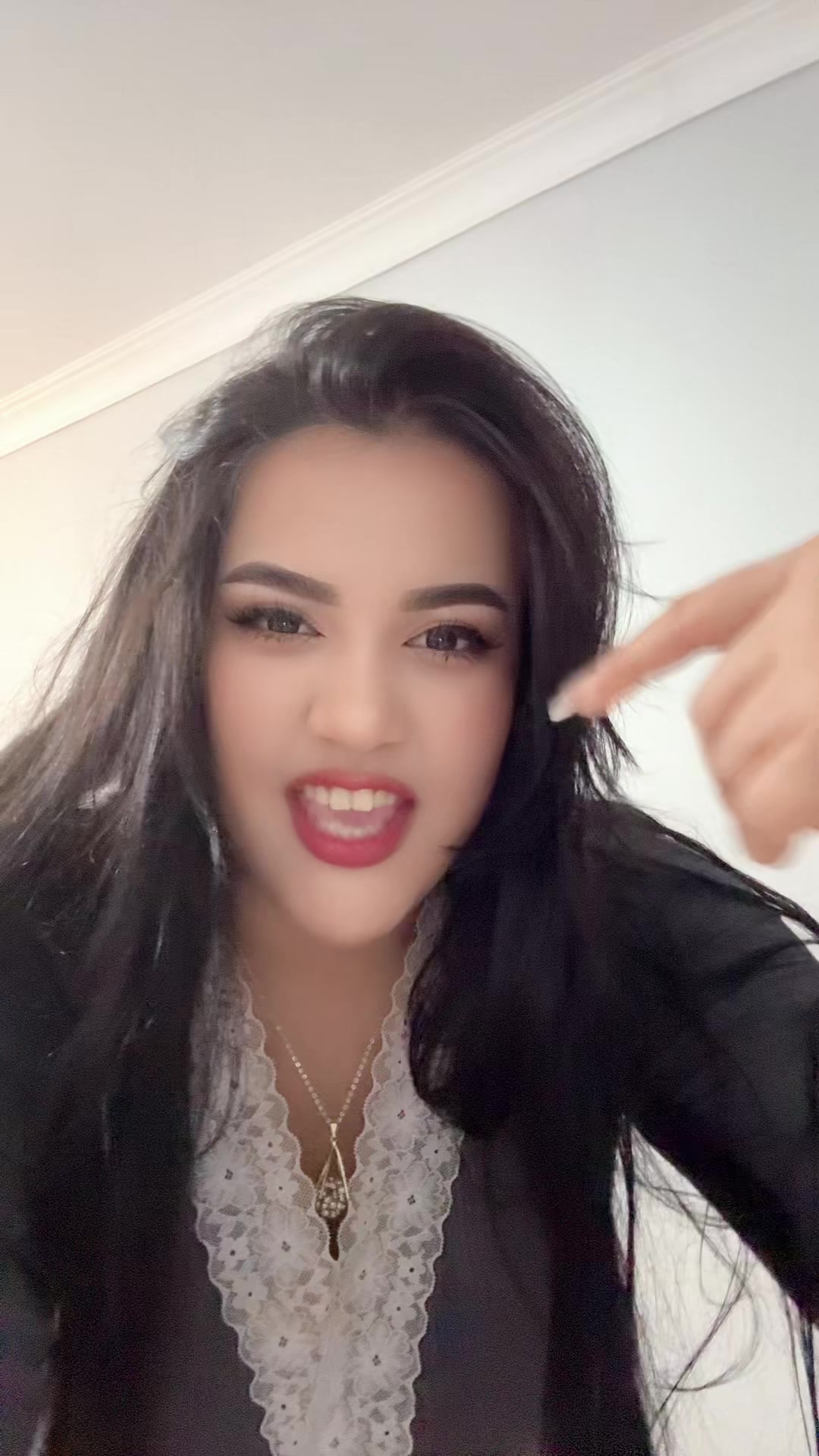@MÄHRI VINES🖤🤚