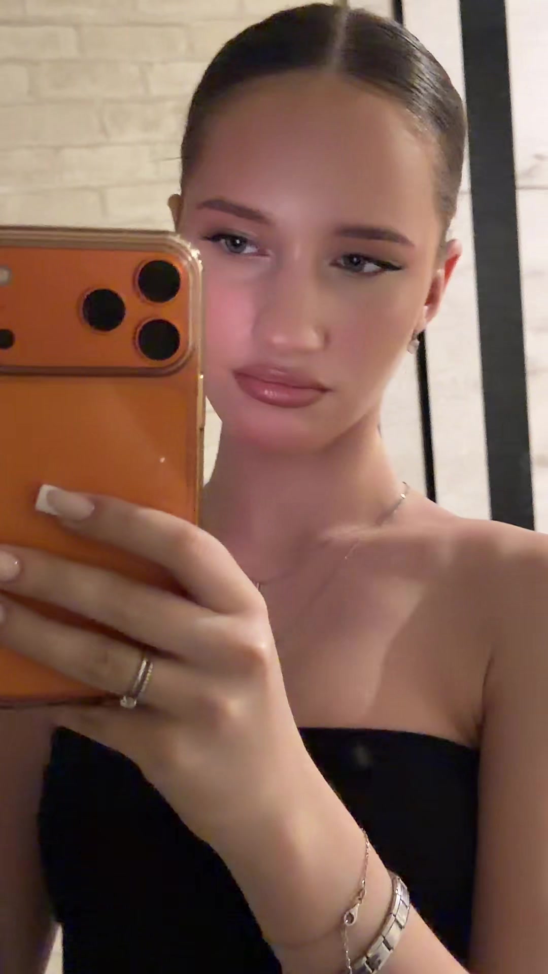 @𝐌