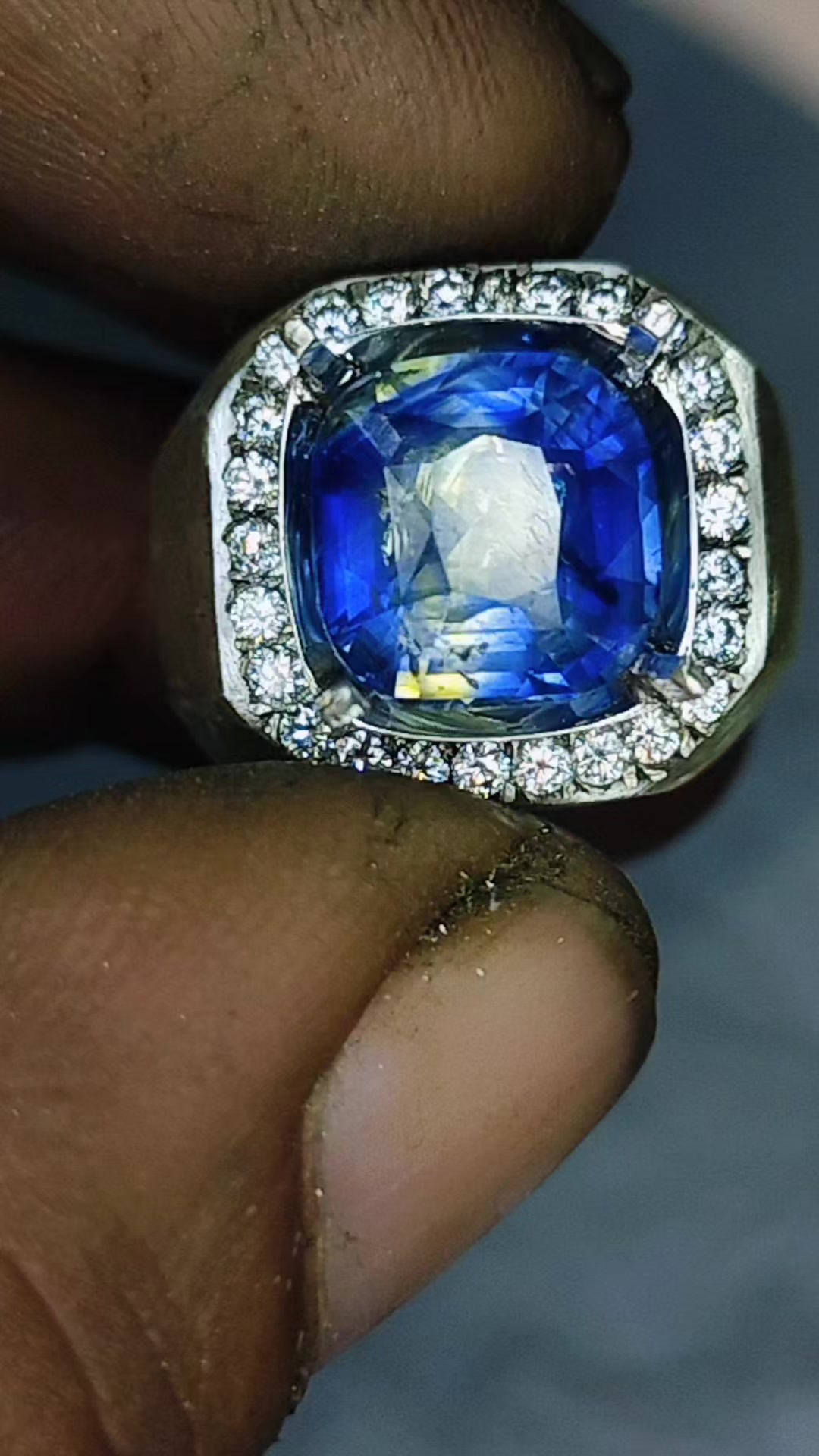 @uzzy gemstone