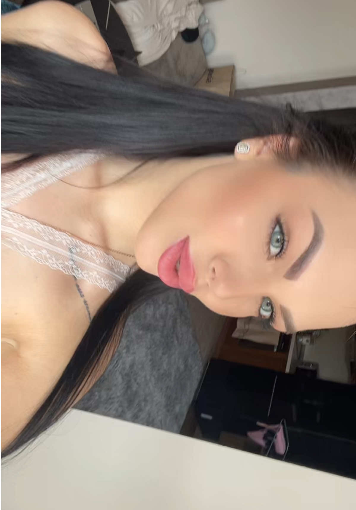 @adelyinna