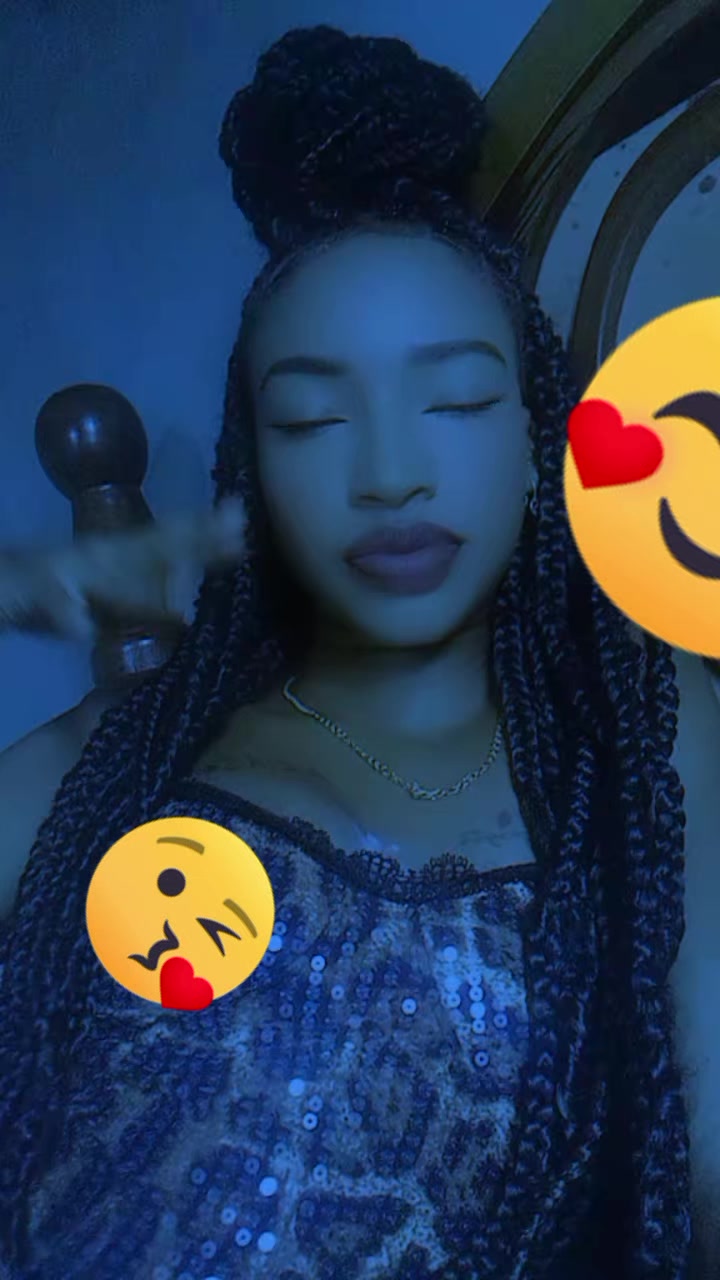 @user 🦋shana 🍒😘