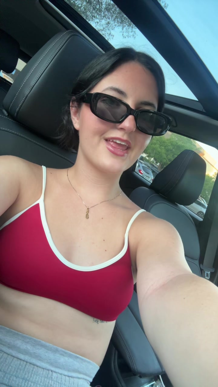 @ella 🩷🪩🎀🤍