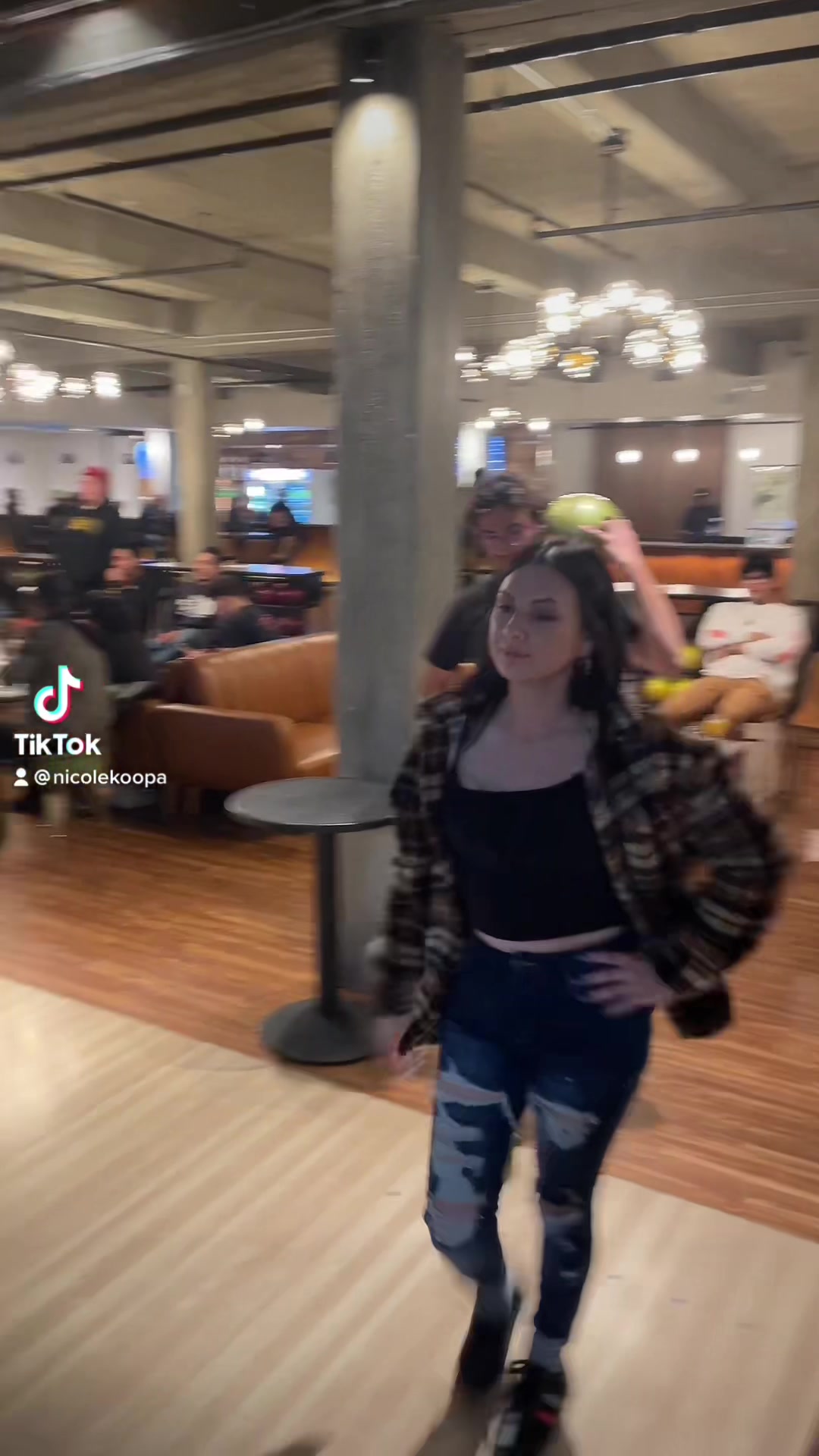 @liketotallynikki