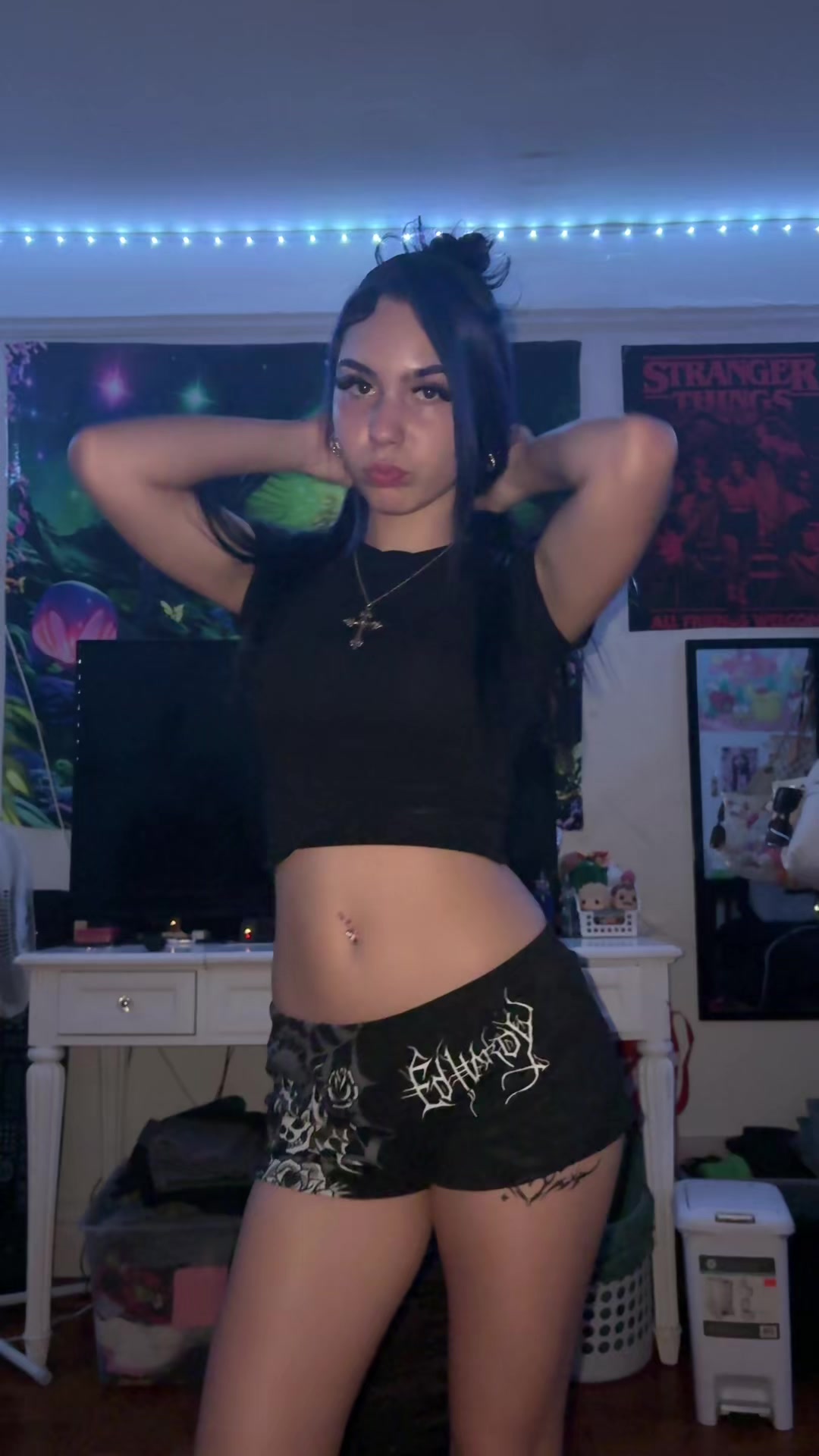 @qh0st1n