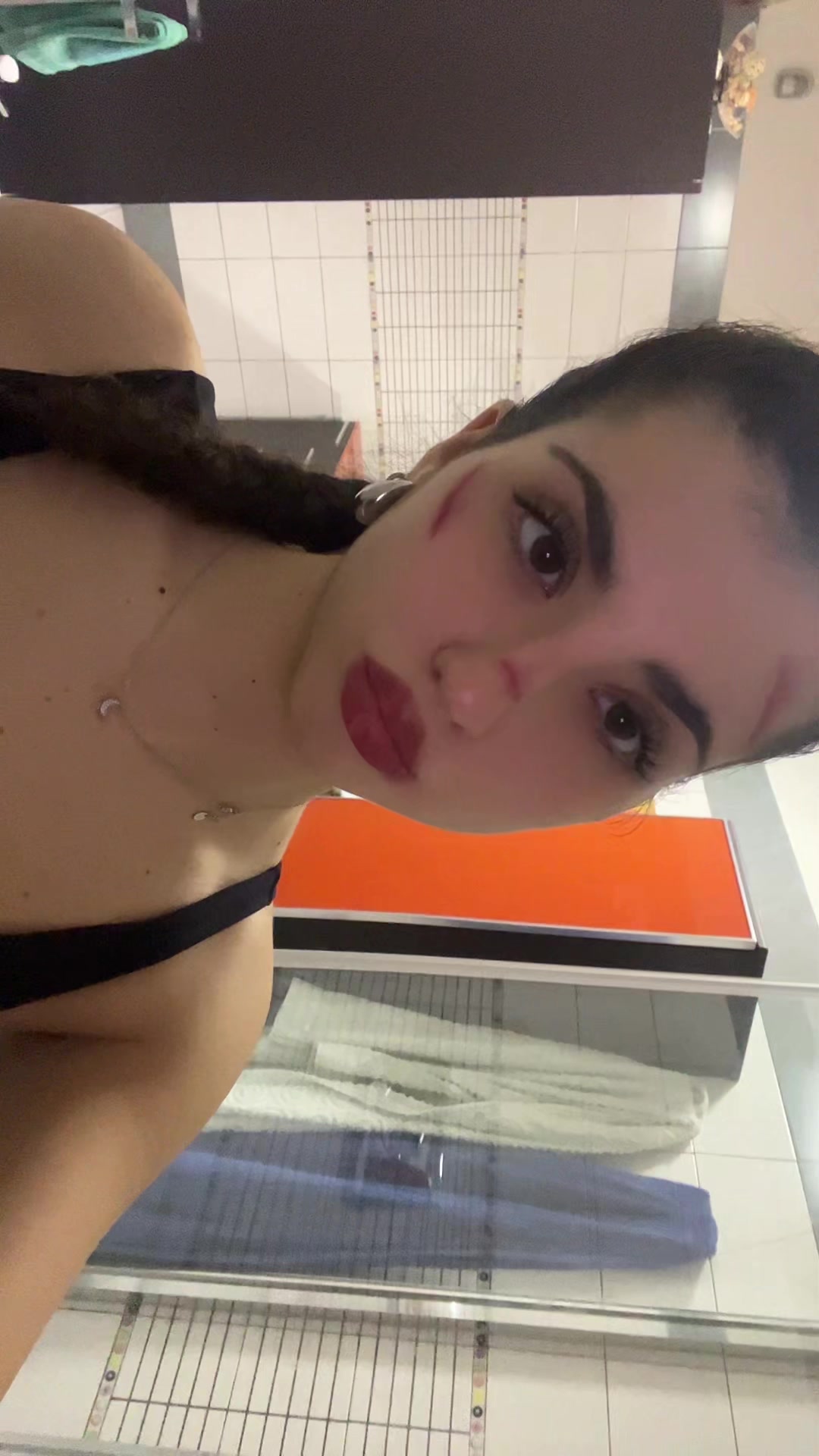 @martina_