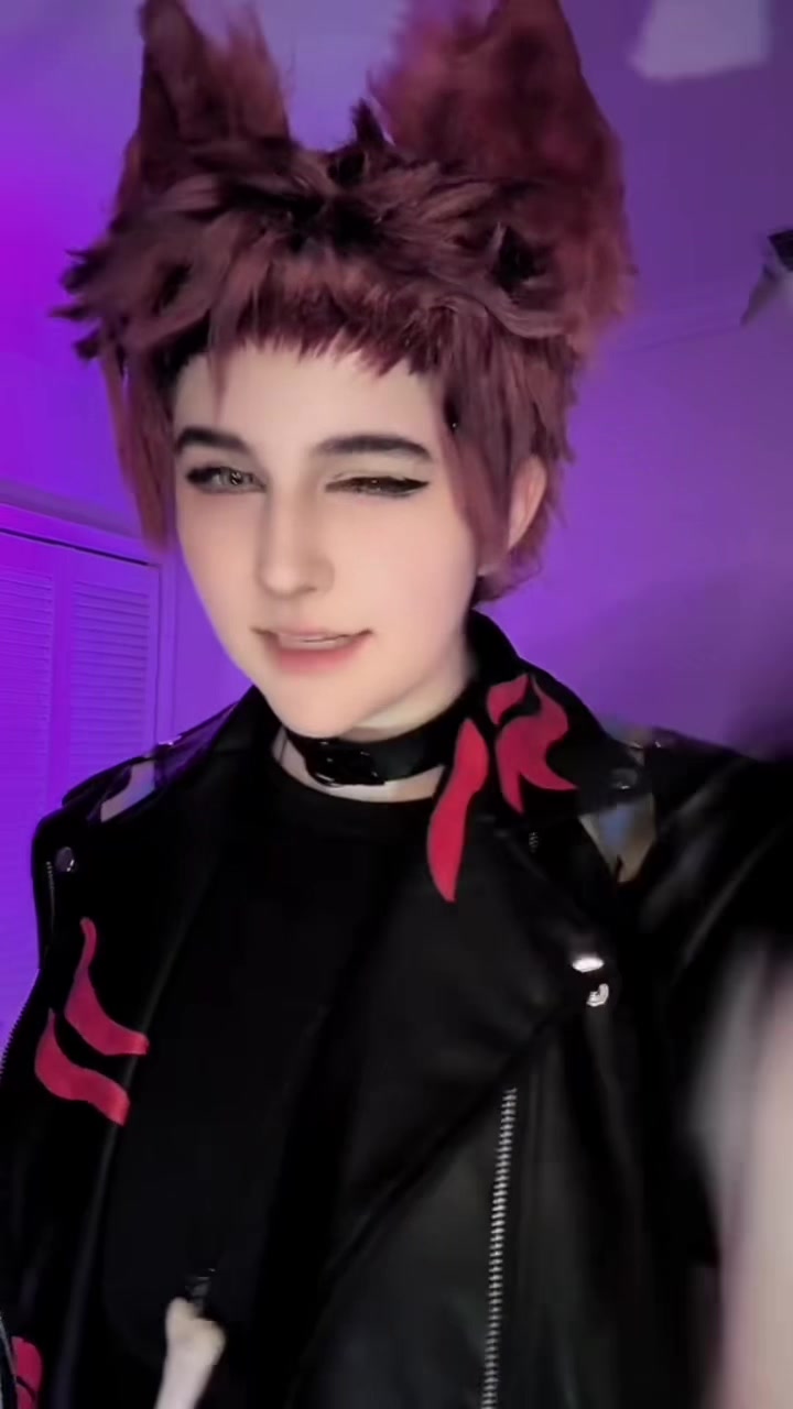 @AndeCosplays