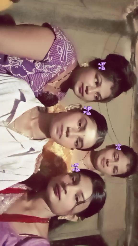 @Soni🙈 queen