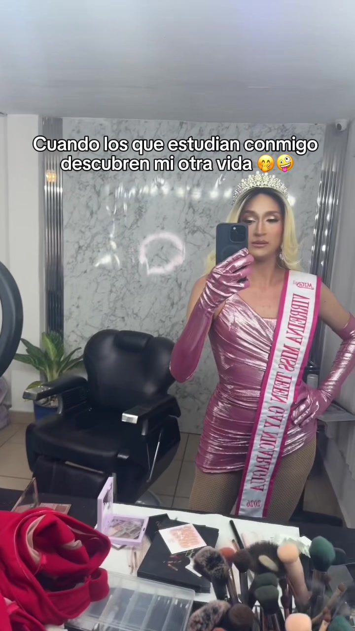 @Cruz