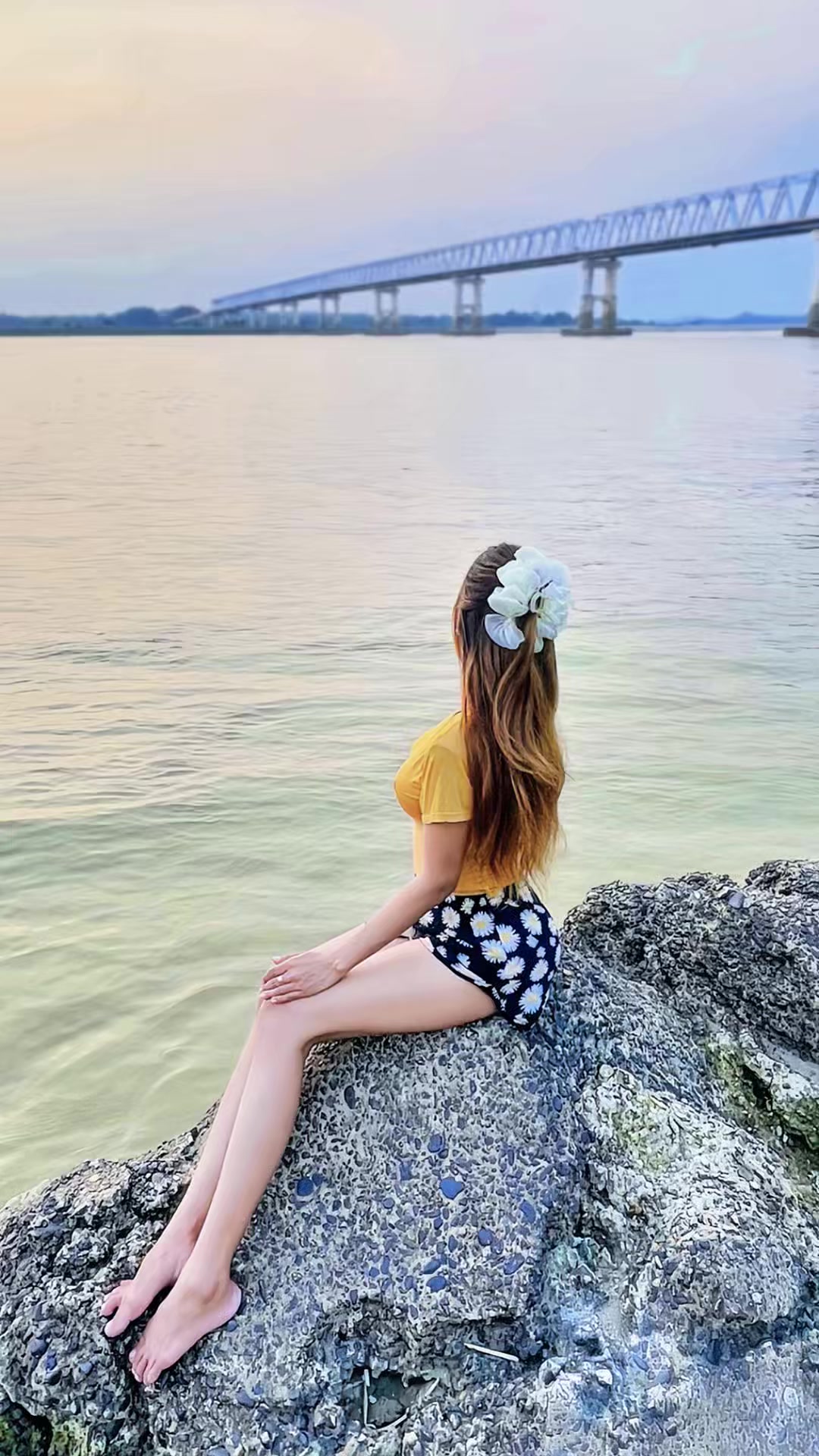 @Moe Yu Ya ( Hla Gyi )