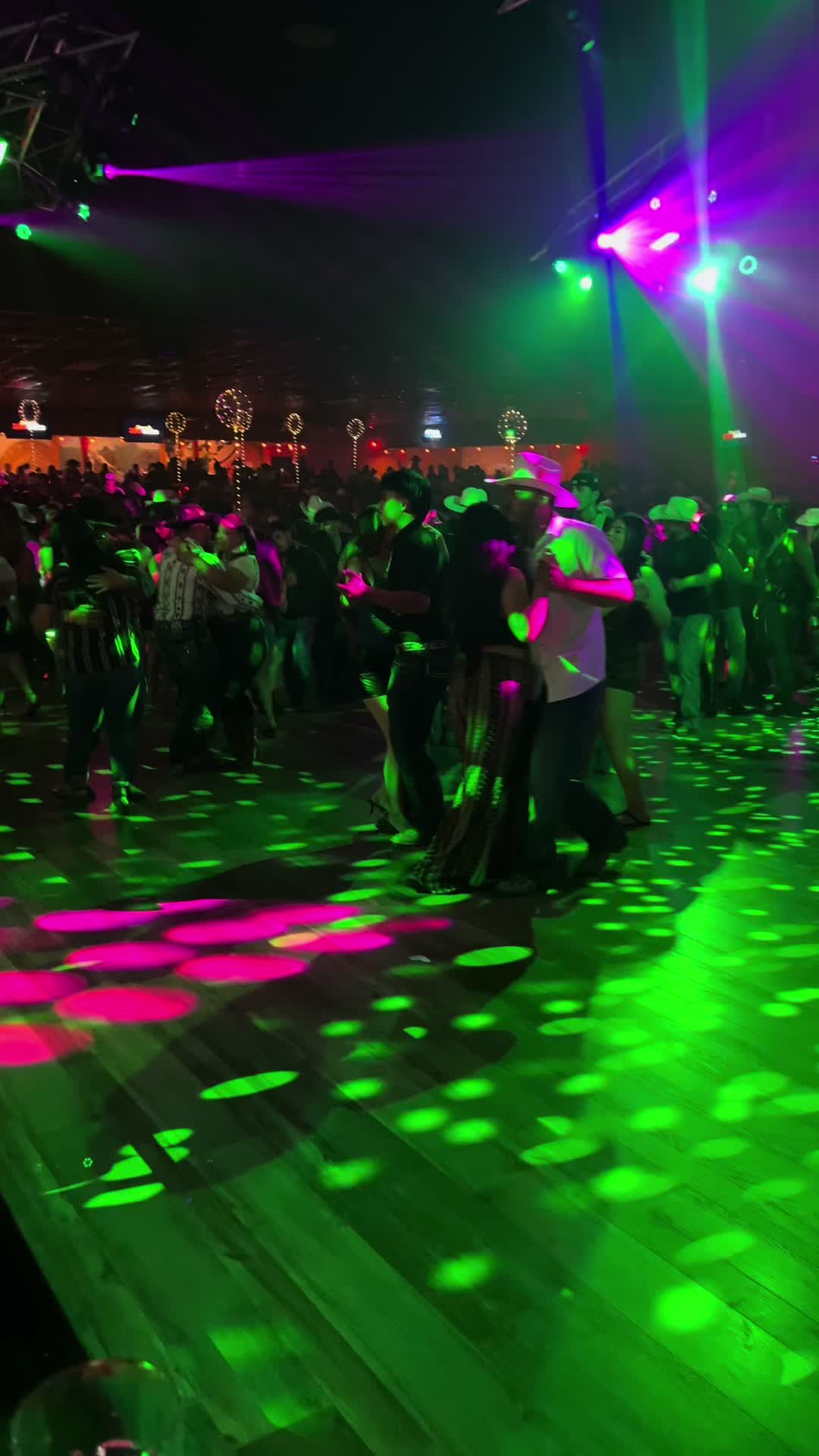 @Bailes Con Victoria