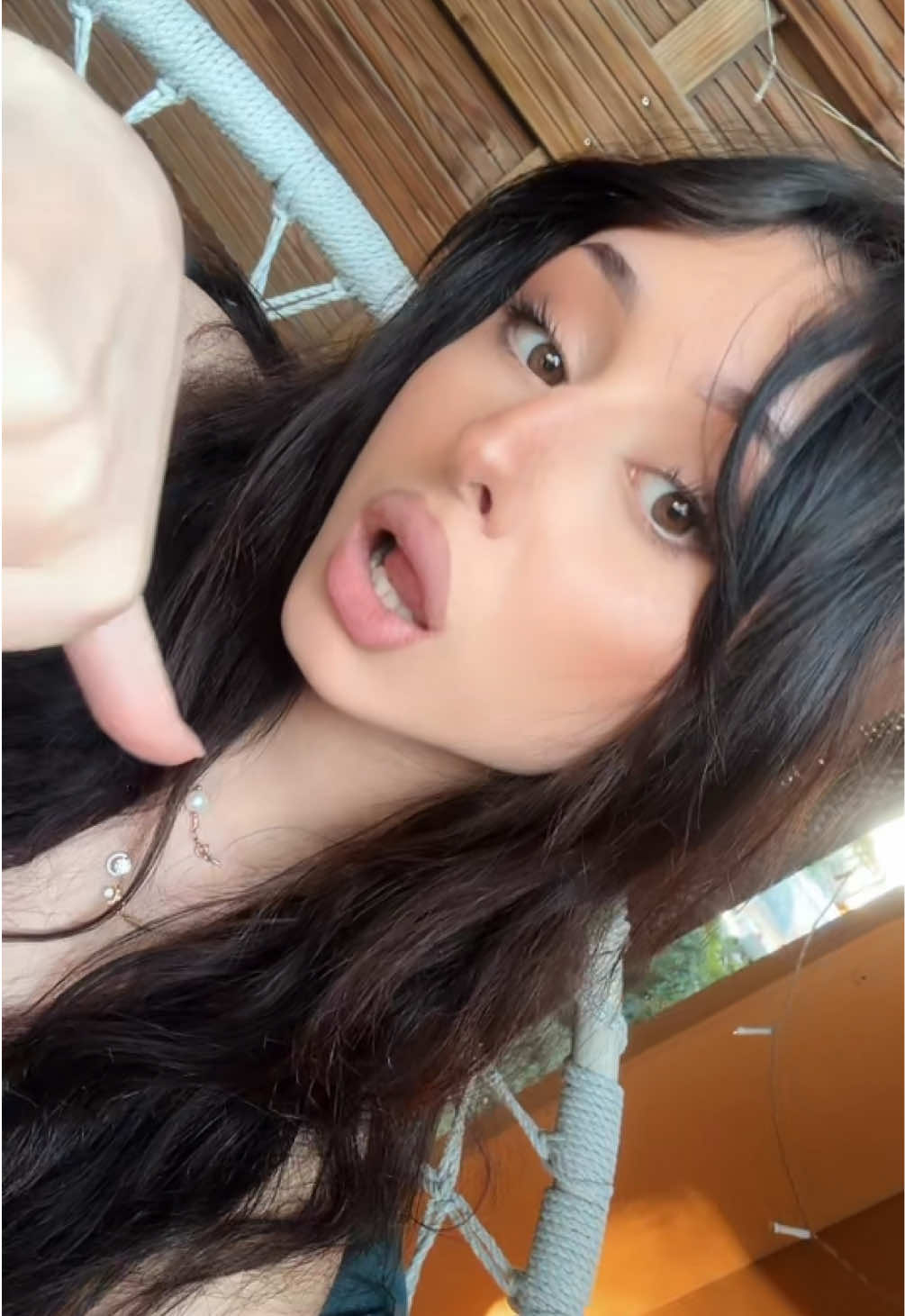 @elisour