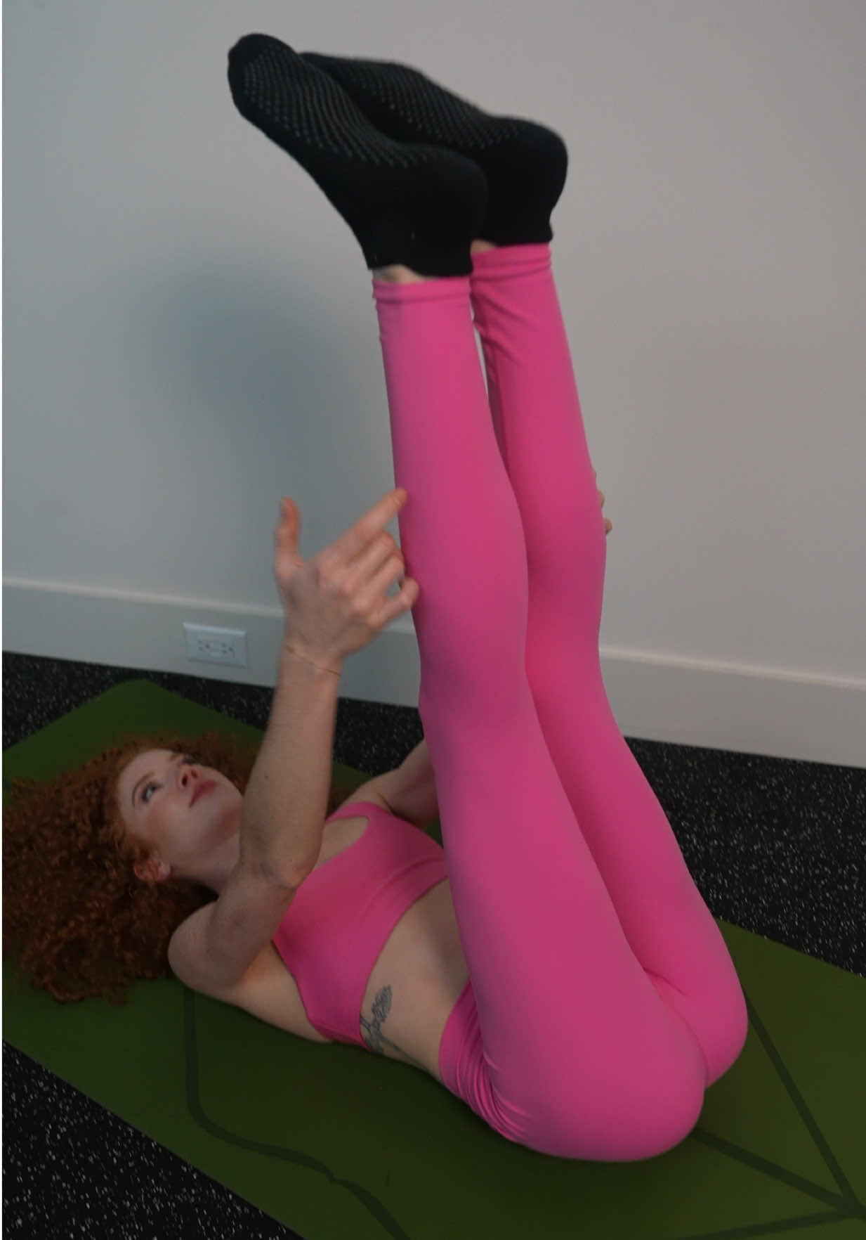 @lilredyoga