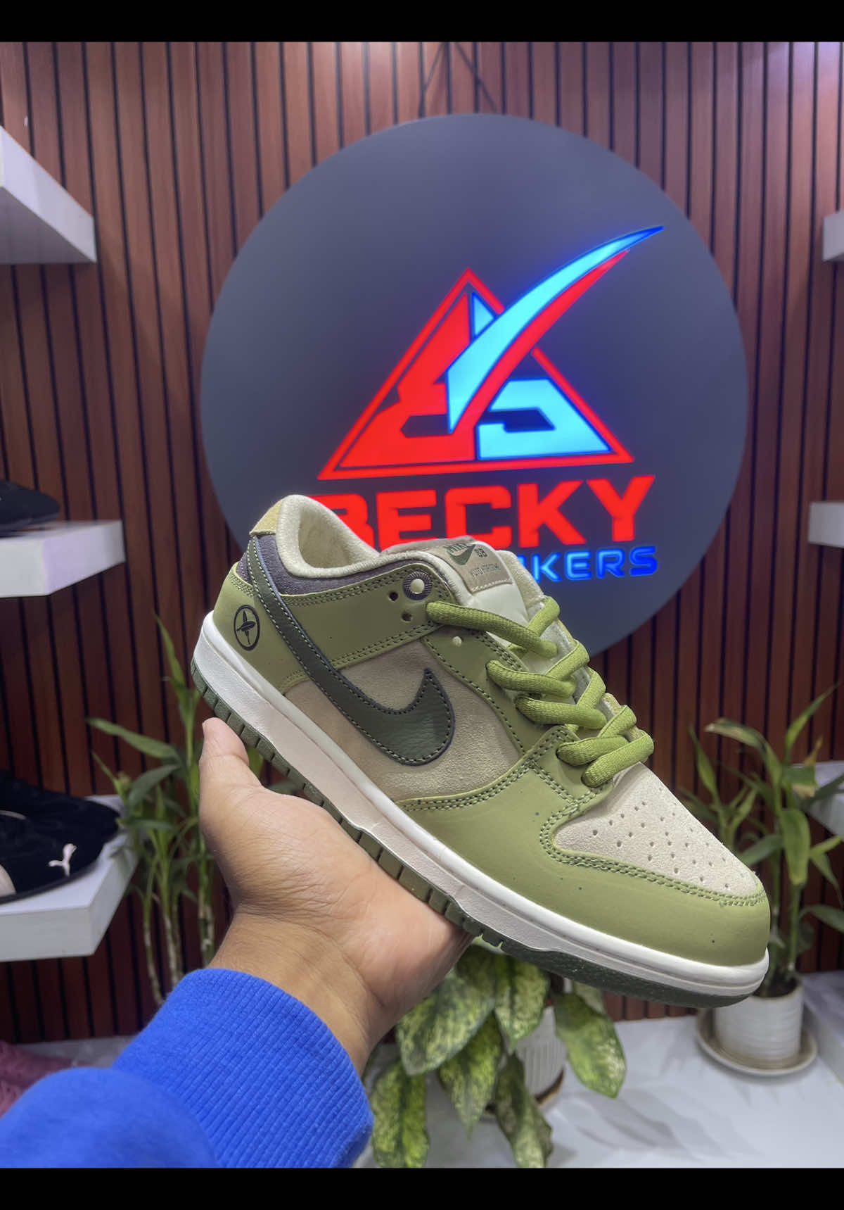 @Chitwan Becky Sneakers