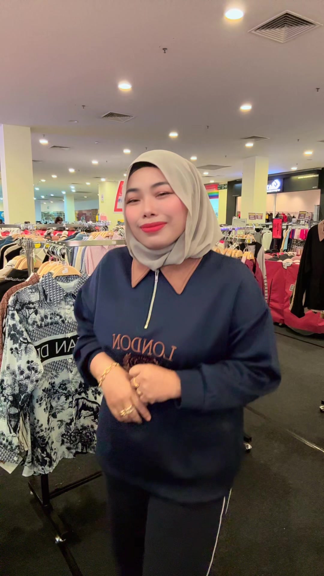 @Sofia.Fashion’s