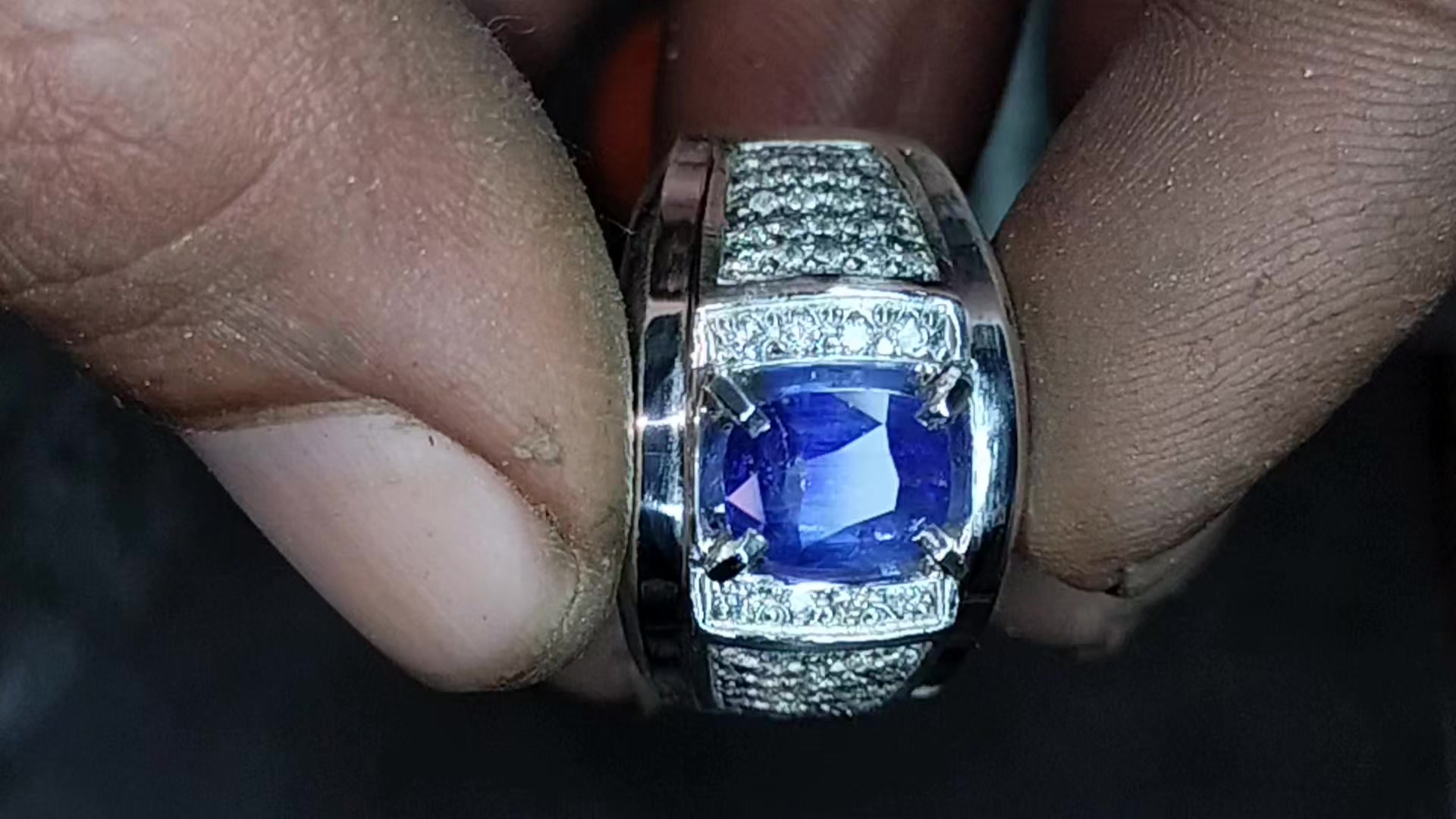 @uzzy gemstone