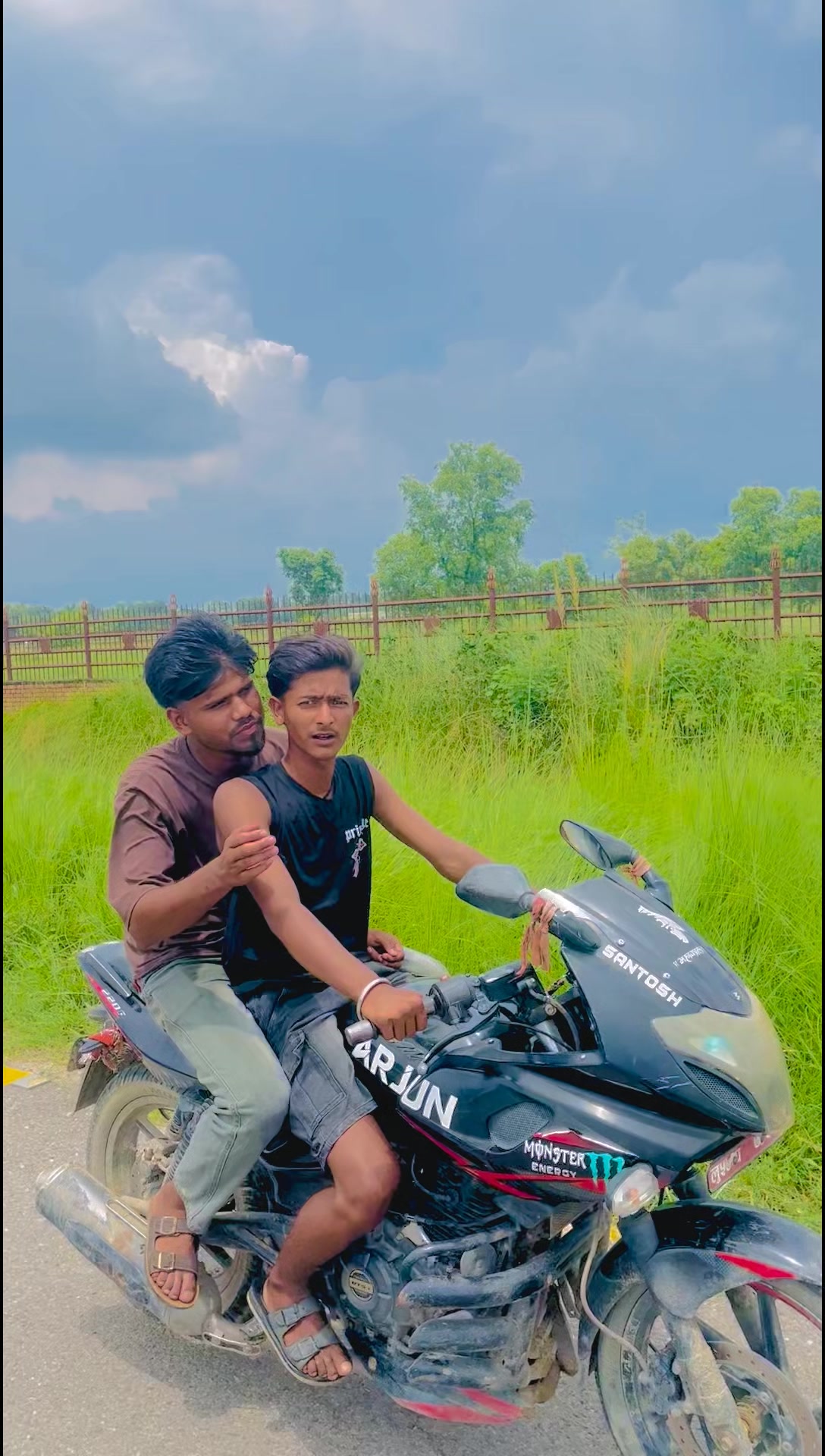 @๐ฑSANJAY YADAVANSHI โ๏ธ 24 ๐ฏ๐
